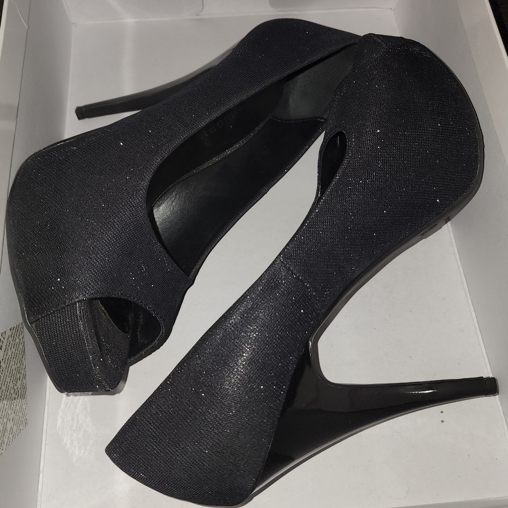 Chinese Laundry Peep Toe Pumps